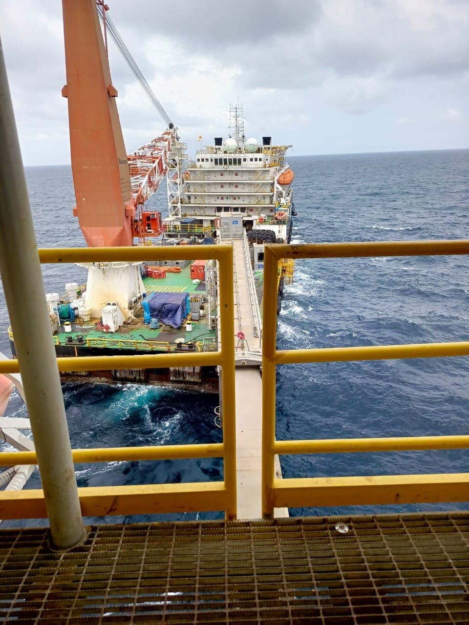 Offshore Cargo Transfer via Crane and Loading Platform